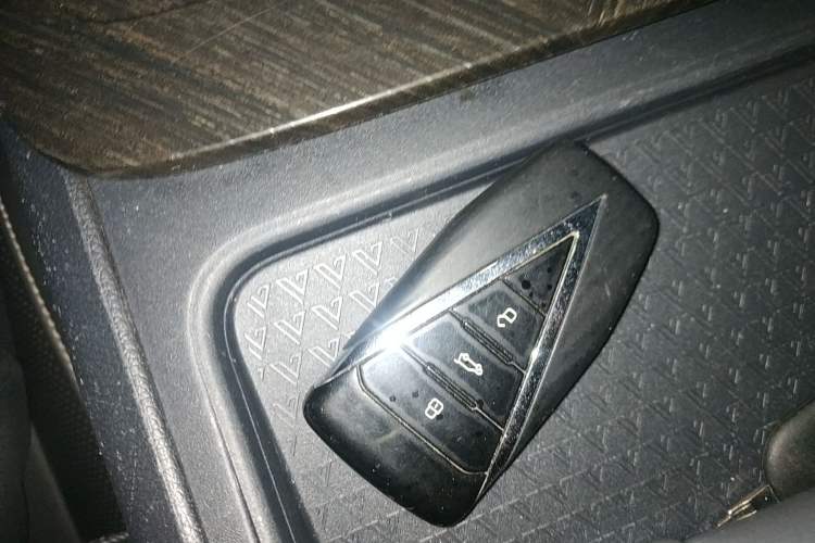 Used Venucia V 2022 260T Black Horse Edition · Idol Vehicle Key