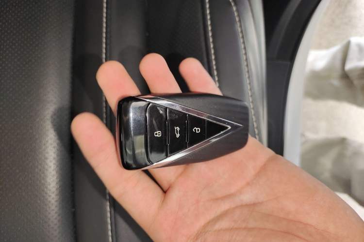 Used Venucia V 2022 260T Black Horse Edition · Idol Vehicle Key