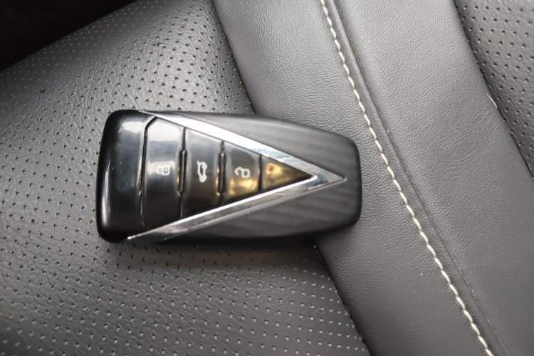 Used Venucia V 2022 260T Black Horse Edition · Idol Vehicle Key
