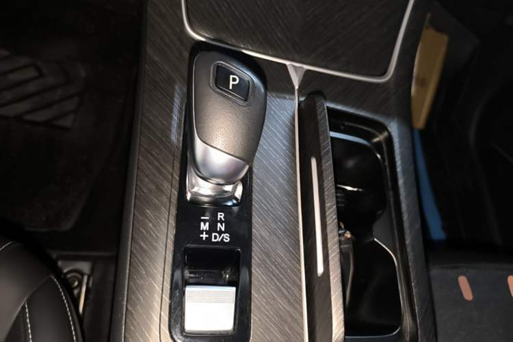 Used Venucia V 2023 260T Black Horse Edition Pro Gear Lever