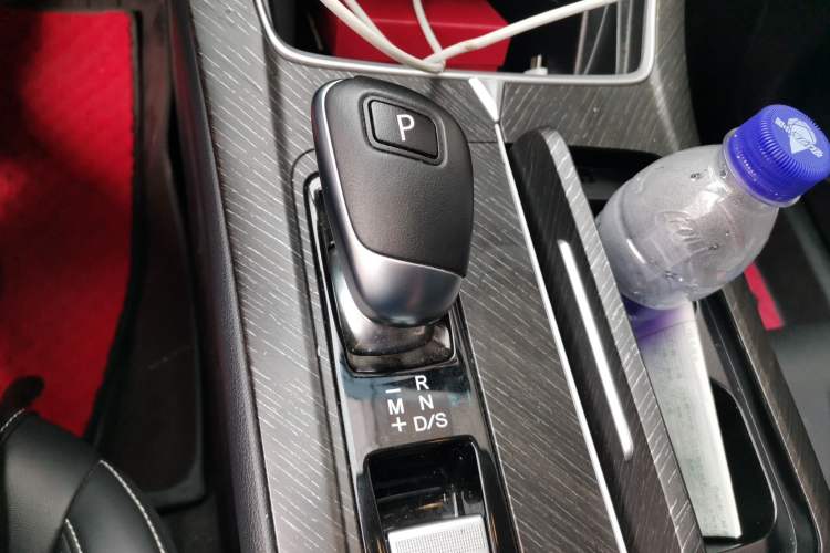 Used Venucia V 2023 260T Idol Edition Pro Gear Lever