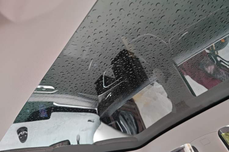 Used Venucia V 2023 260T Idol Edition Pro Headliner