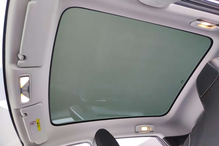 Used Venucia V 2023 260T Top-Tier Pro Edition Headliner