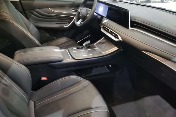 Used Venucia V 2023 260T Black Horse Edition Pro Interior 1