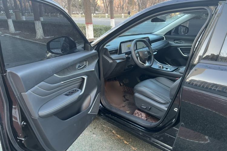 Used Venucia V 2023 260T Black Horse Edition Pro Interior 3