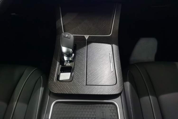 Used Venucia V 2023 260T Black Horse Edition Pro Interior 8
