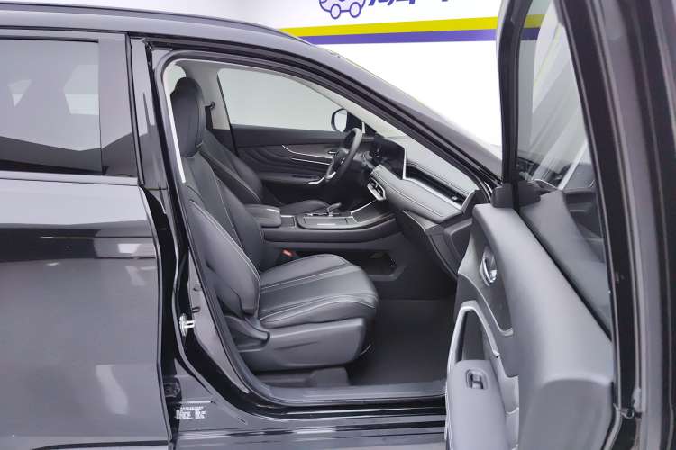 Used Venucia V 2023 260T Top-Tier Pro Edition Right Front Seat