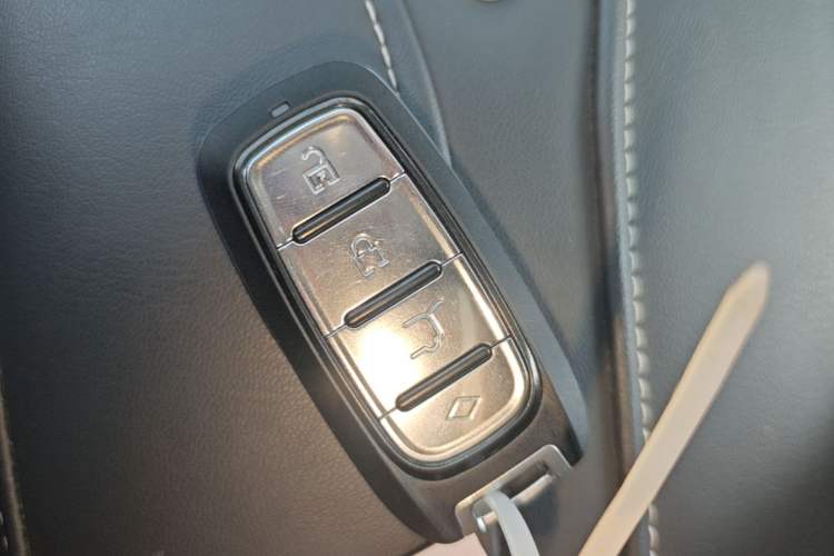 Used Venucia V 2023 260T Black Horse Edition Pro Vehicle Key