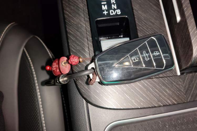 Used Venucia V 2023 260T Black Horse Edition Pro Vehicle Key