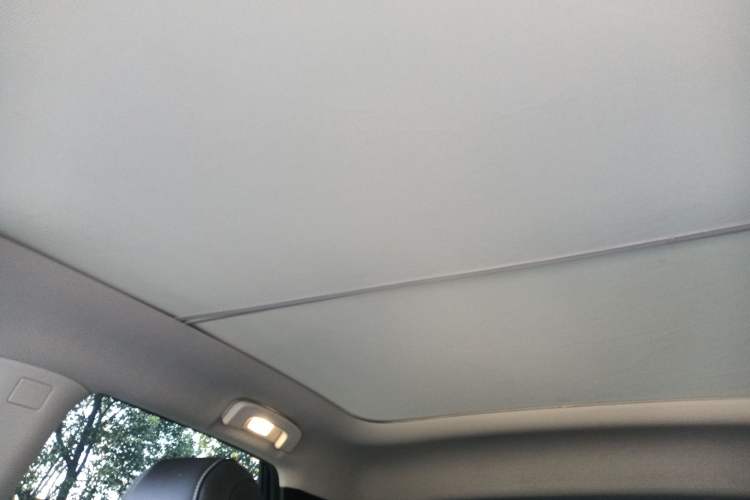 Used Venucia V 2023 260T Idol Edition Pro Headliner