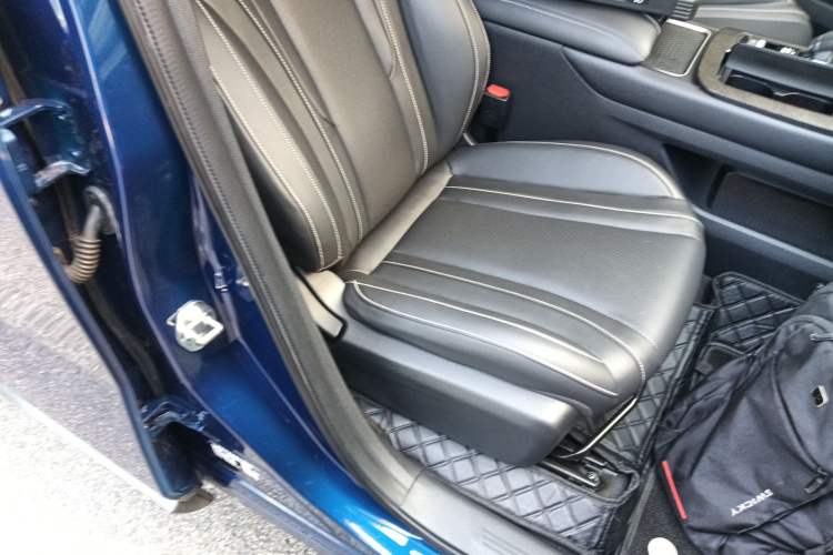 Used Venucia V 2023 260T Idol Edition Pro Right Front Seat