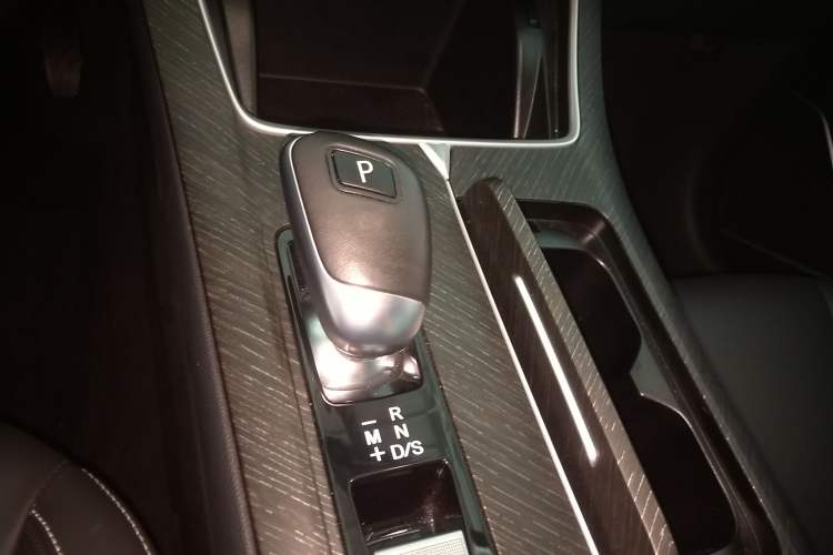 Used Venucia V 2023 260T Idol Edition Pro Gear Lever