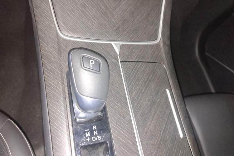 Used Venucia V 2023 260T Idol Edition Pro Gear Lever