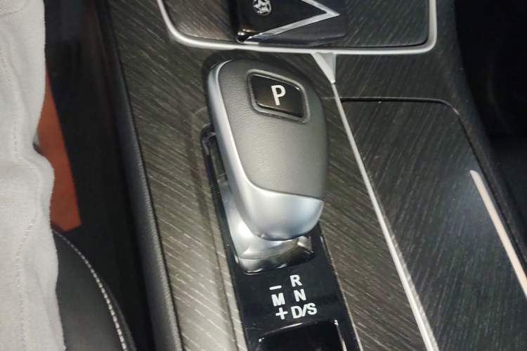 Used Venucia V 2023 260T Idol Edition Pro Gear Lever