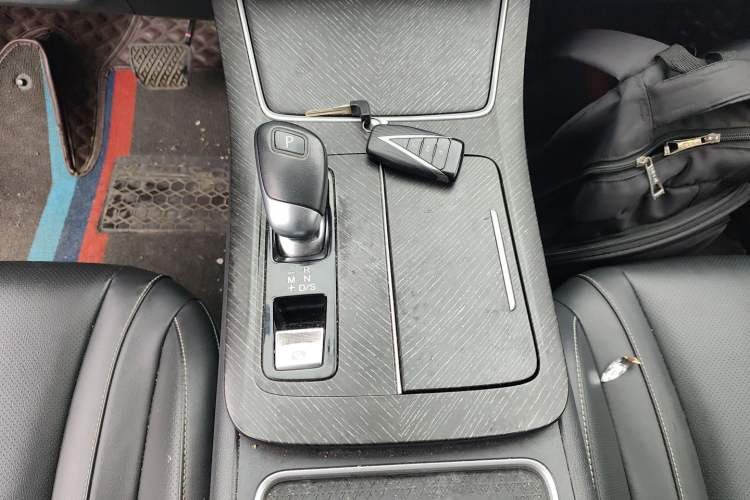 Used Venucia V 2023 260T Idol Edition Pro Gear Lever