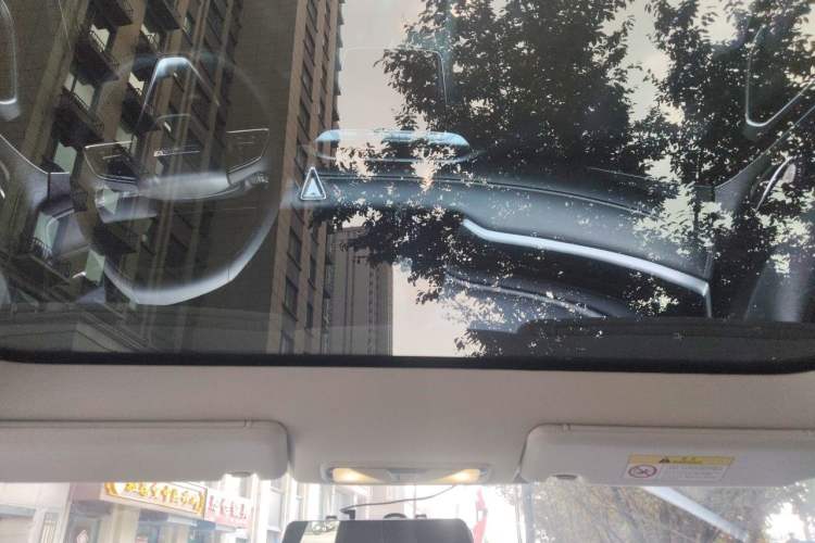 Used Venucia V 2023 260T Idol Edition Pro Headliner