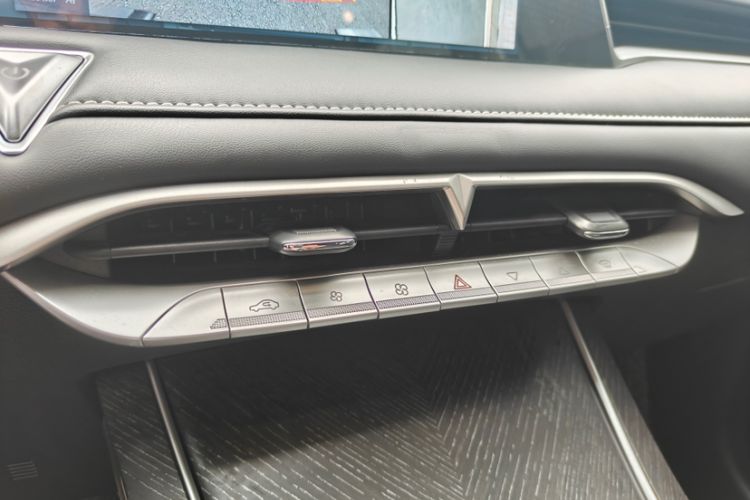 Used Venucia V 2023 260T Idol Edition Pro Interior 9