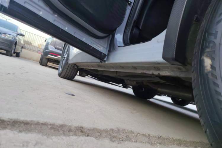 Used Venucia V 2023 260T Idol Edition Pro Left Side Sill
