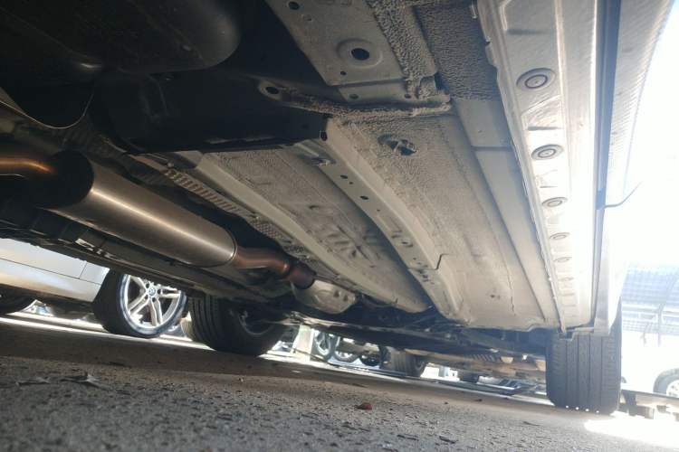 Used Venucia V 2023 260T Idol Edition Pro Left Side Sill