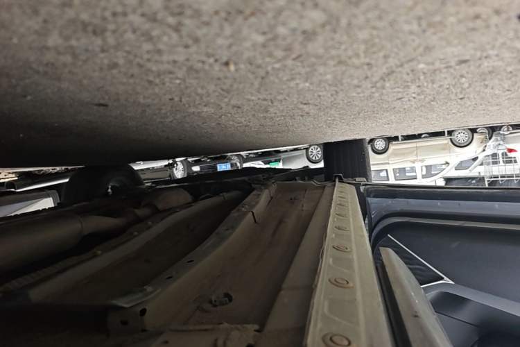 Used Venucia V 2023 260T Idol Edition Pro Left Side Sill