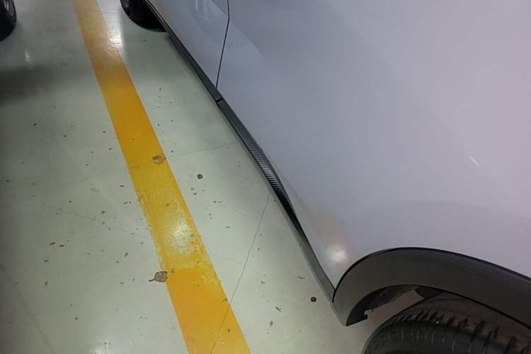 Used Venucia V 2023 260T Idol Edition Pro Left Side Sill
