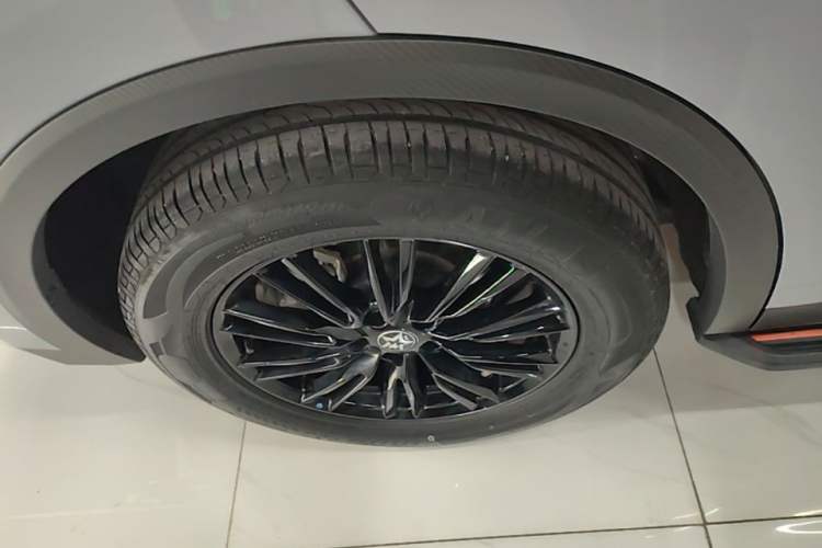 Used Venucia V 2023 260T Idol Edition Pro Right Rear Wheel Hub