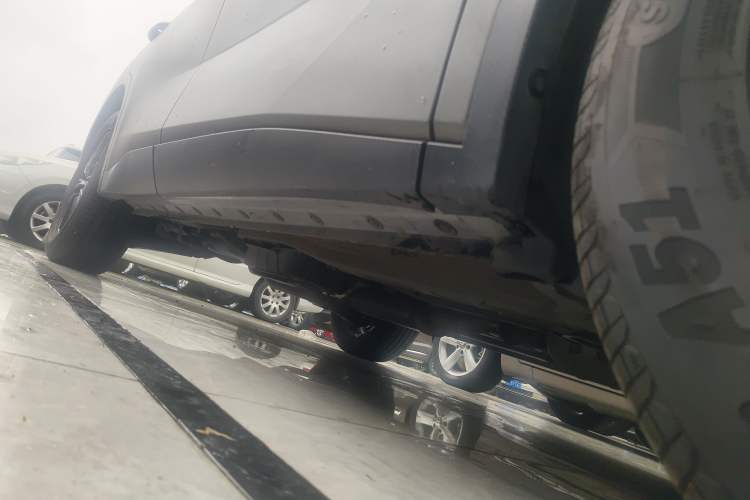 Used Venucia V 2023 260T Idol Edition Pro Right Side Sill
