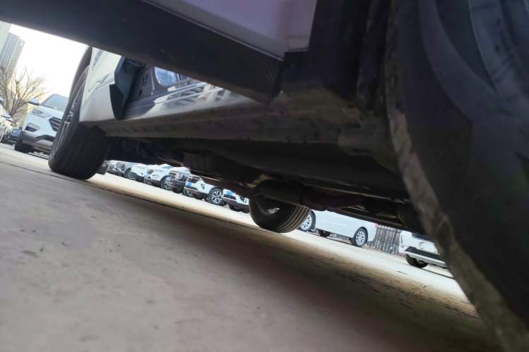 Used Venucia V 2023 260T Idol Edition Pro Right Side Sill