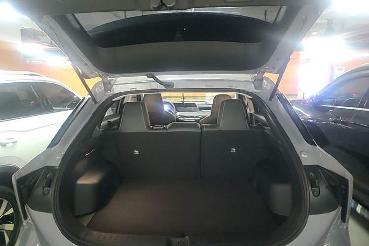Used Venucia V 2023 260T Idol Edition Pro Trunk