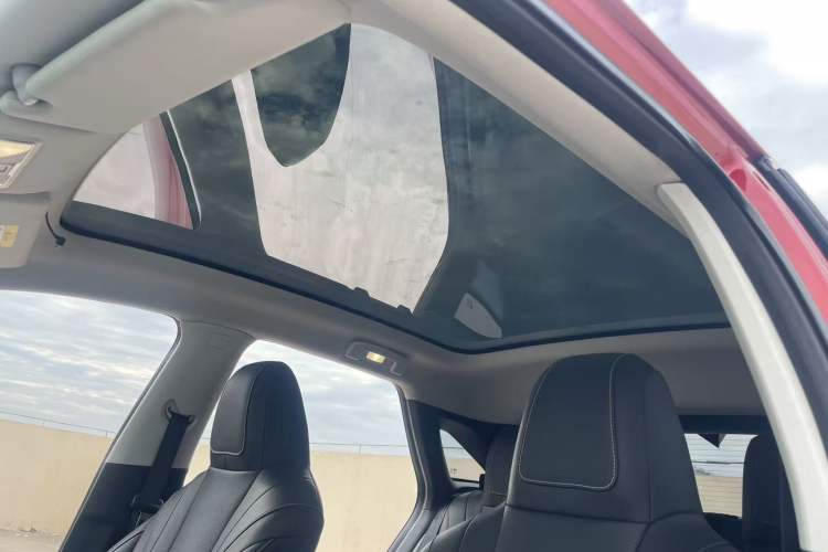 Used Venucia V 2023 260T Idol Edition Pro Headliner