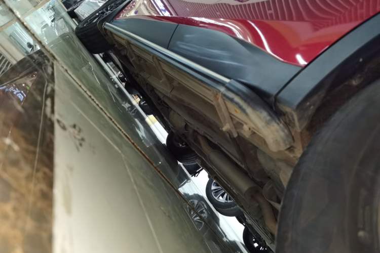 Used Venucia V 2023 260T Idol Edition Pro Left Side Sill