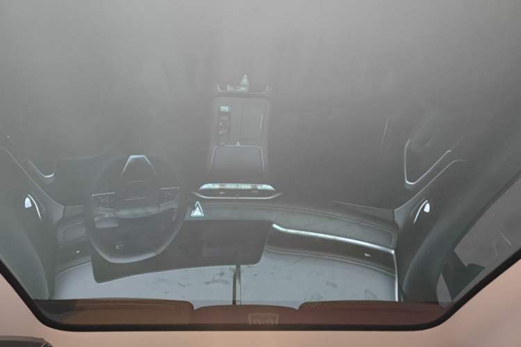 Used Venucia V 2023 260T Idol Edition Pro Headliner