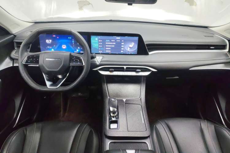 Used Venucia V 2023 260T Idol Edition Pro Center Console