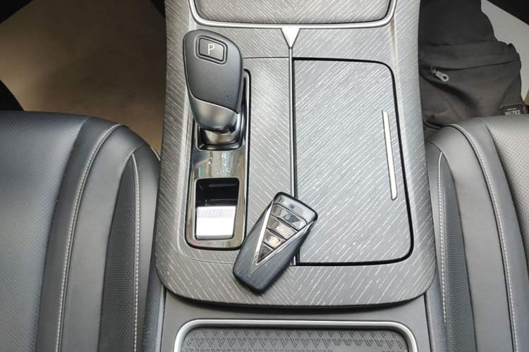 Used Venucia V 2023 260T Idol Edition Pro Gear Lever