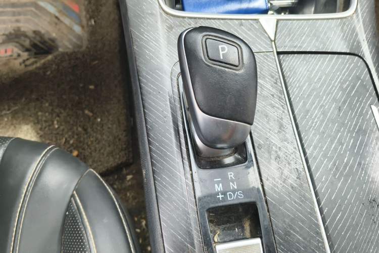 Used Venucia V 2023 260T Idol Edition Pro Gear Lever