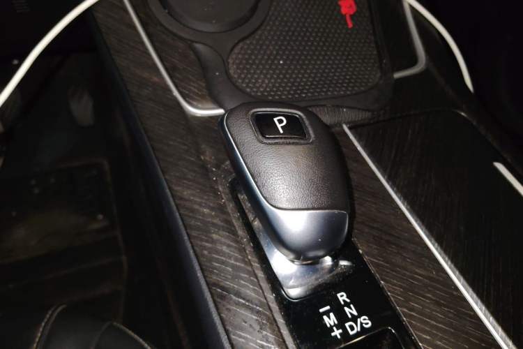 Used Venucia V 2023 260T Idol Edition Pro Gear Lever