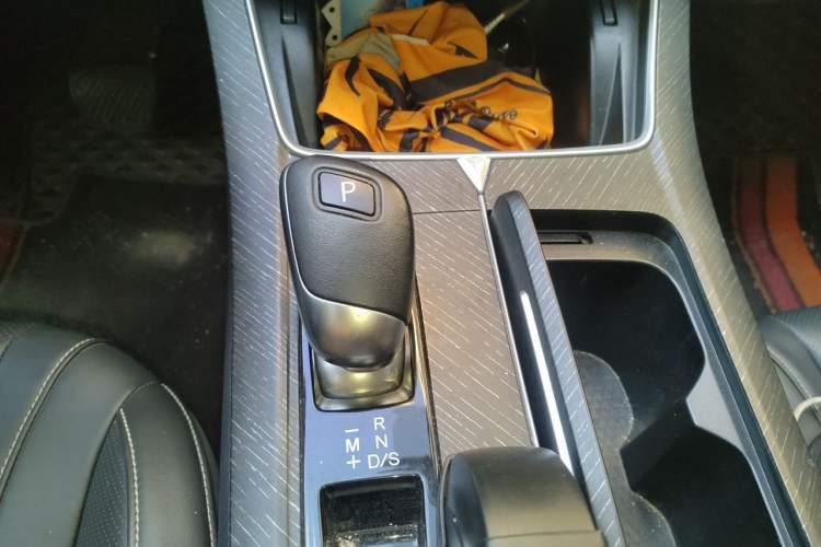 Used Venucia V 2023 260T Idol Edition Pro Gear Lever