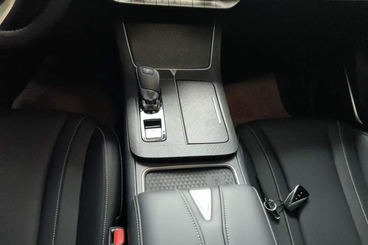 Used Venucia V 2023 260T Idol Edition Pro Gear Lever