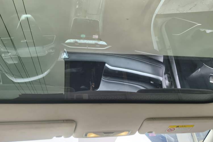 Used Venucia V 2023 260T Idol Edition Pro Headliner