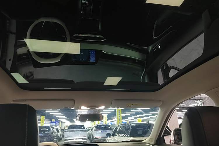 Used Venucia V 2023 260T Idol Edition Pro Headliner