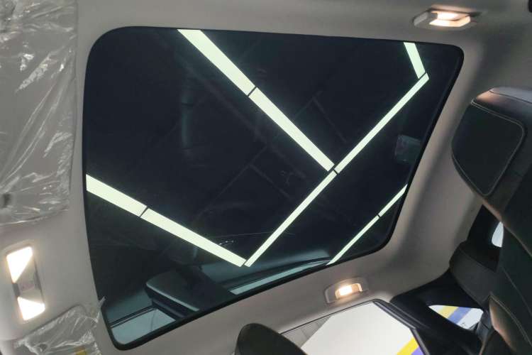 Used Venucia V 2023 260T Idol Edition Pro Headliner