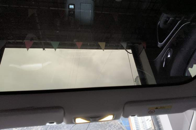 Used Venucia V 2023 260T Idol Edition Pro Headliner