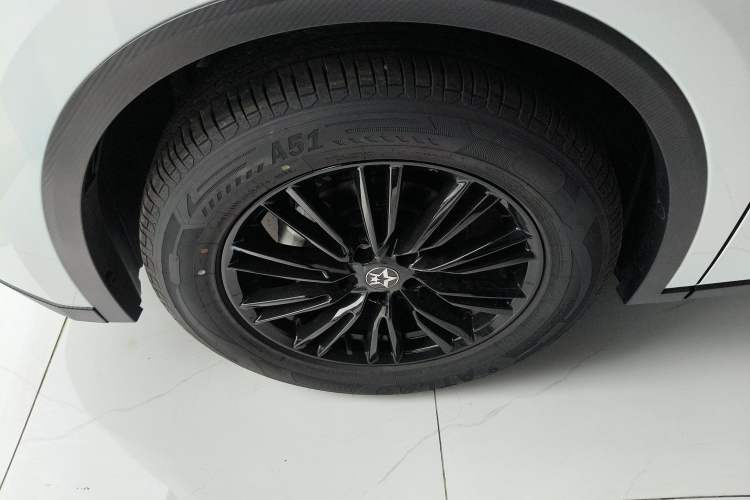 Used Venucia V 2023 260T Idol Edition Pro Left Front Wheel Hub