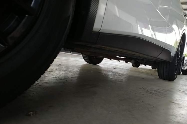 Used Venucia V 2023 260T Idol Edition Pro Left Side Sill
