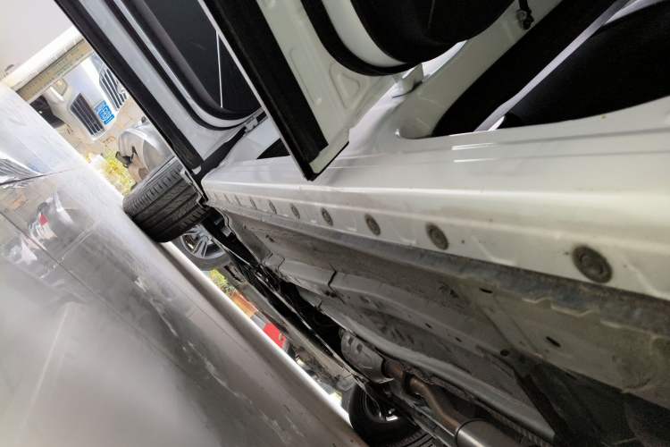 Used Venucia V 2023 260T Idol Edition Pro Left Side Sill