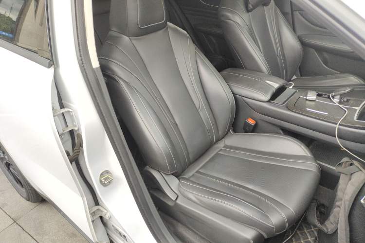 Used Venucia V 2023 260T Idol Edition Pro Right Front Seat