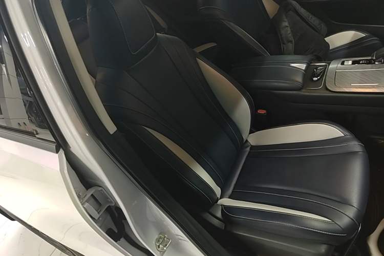 Used Venucia V 2023 260T Idol Edition Pro Right Front Seat