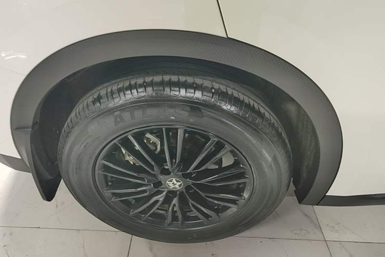 Used Venucia V 2023 260T Idol Edition Pro Right Rear Wheel Hub
