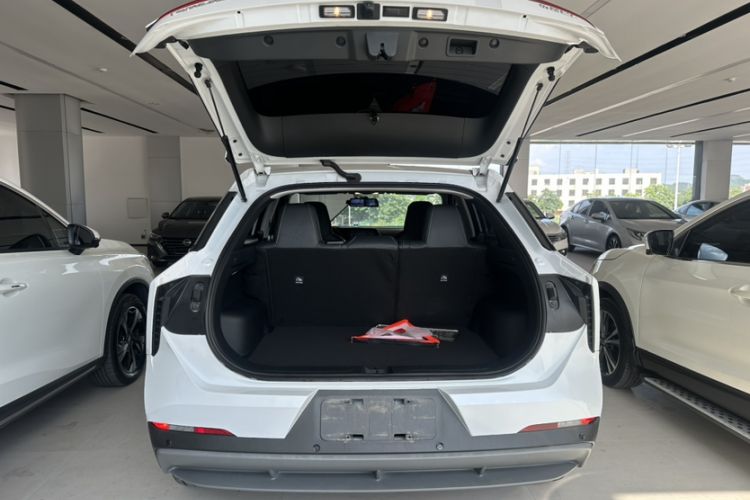 Used Venucia V 2023 260T Idol Edition Pro Trunk