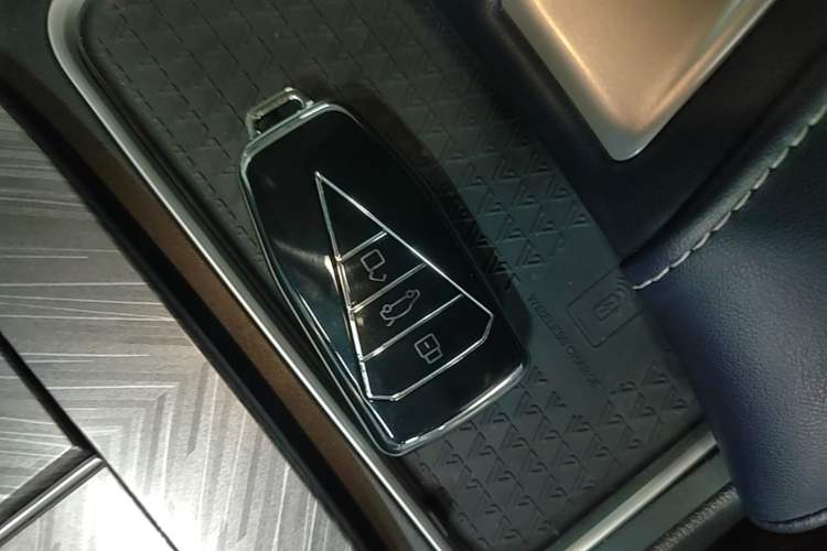 Used Venucia V 2023 260T Idol Edition Pro Vehicle Key